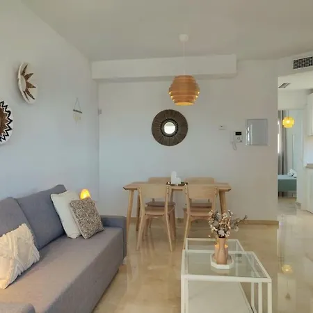 Apartment Moderno Con Vistas Al Mar, Piscina & Parking Fuengirola